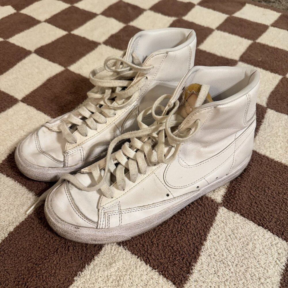 Nike High-Top Blazer in White